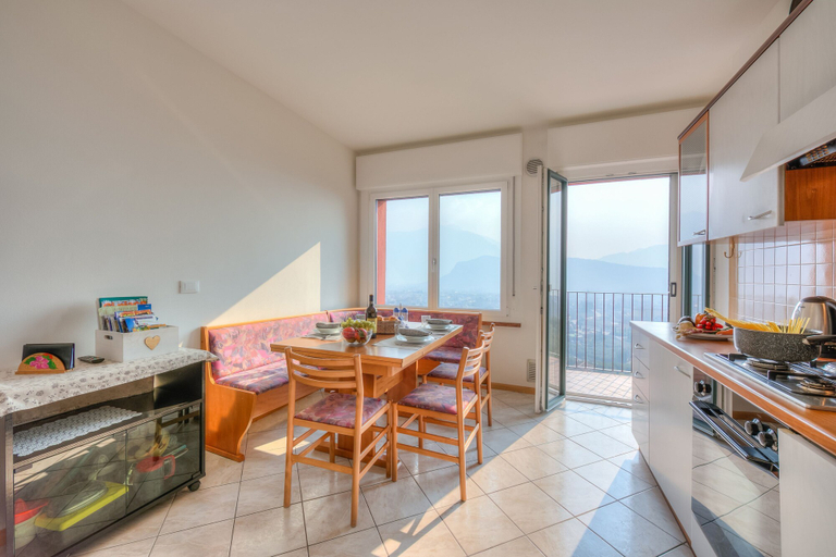 Others 3, Lake View Dom-us Apartment, Trento