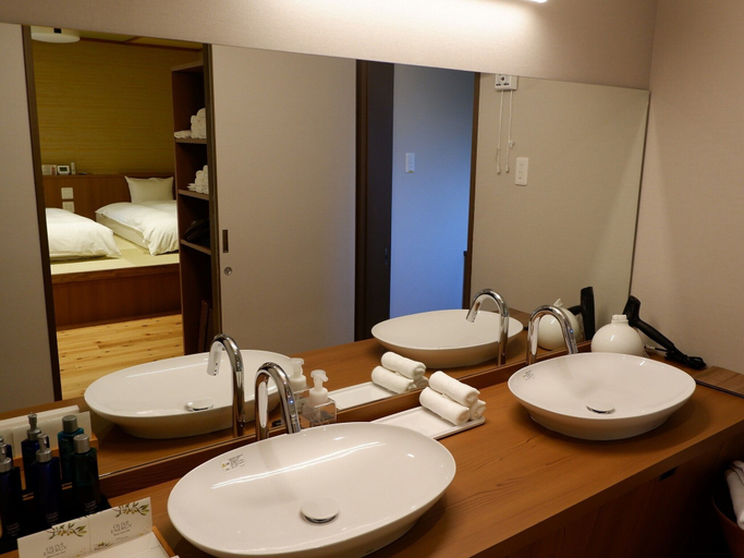 Bathroom 4, Takachiho Hanareno-yado Kamigakure, Takachiho