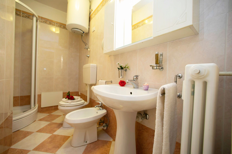 Bathroom 5, Riva Lago e Spiaggia Apartment, Trento