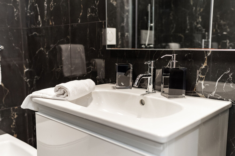 Bathroom 5, Morosini Modern Apartment by Wonderful Italy, Genova