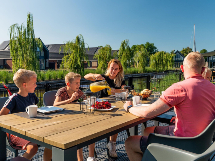 Dining 5, Waterfront Villa w/ Jetty, Gaasterlân-Sleat
