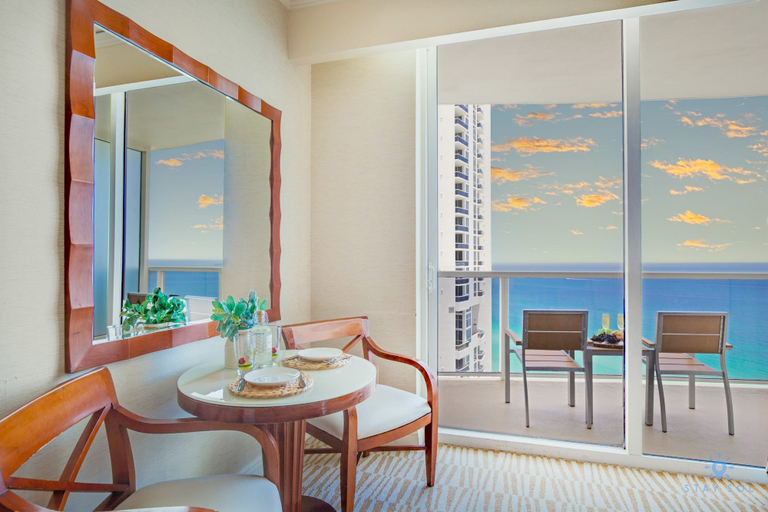 Room 5, Luxurious Beach Resort- Ocean View Insta Gym, Miami-Dade
