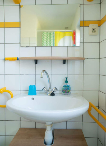 Bathroom 4, Huijsmans Verhuur Type B de Luxe Haringvliet 4, Goedereede