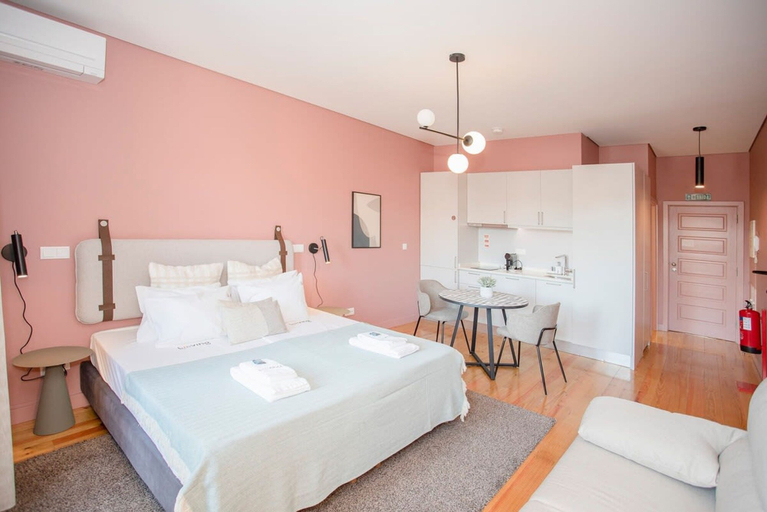 Room 5, Liiiving Historic Cl Rigos Studio - 2B, Porto