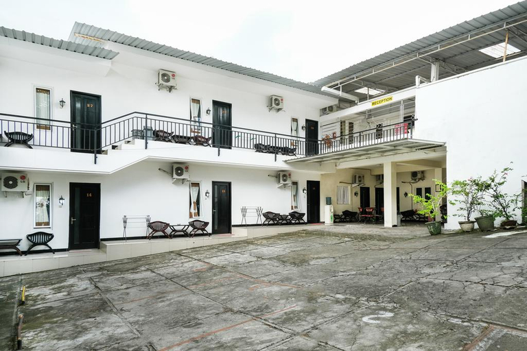Exterior & Views