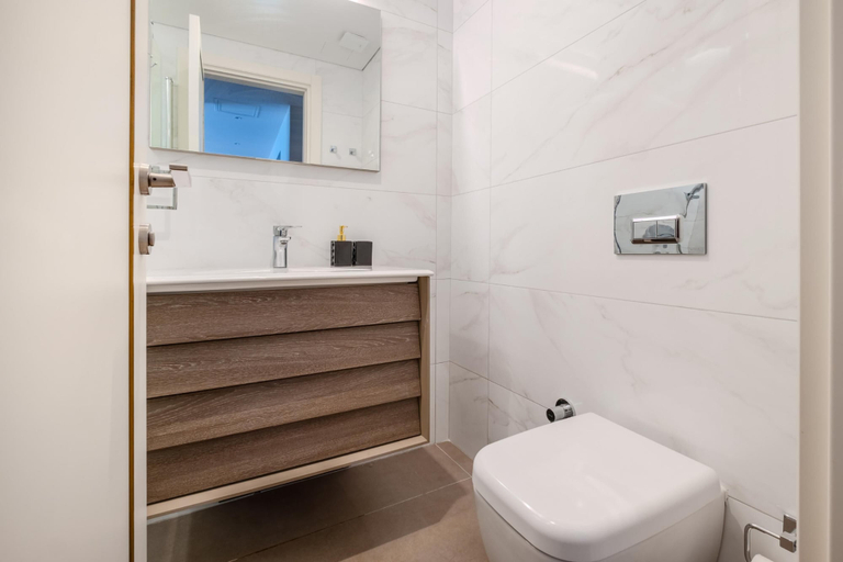 Room 3, Modern Residence 5 min to Taksim Sq Near Metro, Beyoğlu