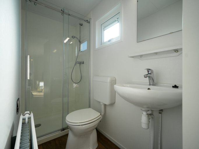 Bathroom 2, Well-maintained Chalet With Terrace, Hellevoetsluis