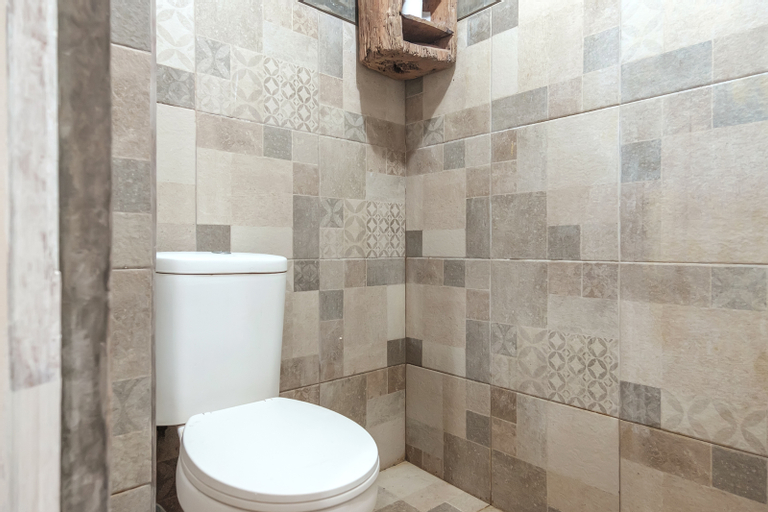 Bathroom 14