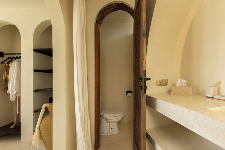 Bathroom 2, Romantic Tropical Villa Sawa  Pererenan, Badung
