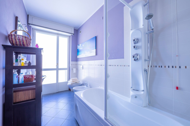 Bathroom 3, Riva Dante Apartment, Trento