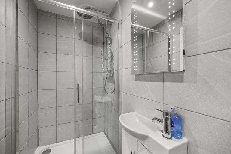 Bathroom 5, Sunset Townhouse With Free Parking, Brighton and Hove