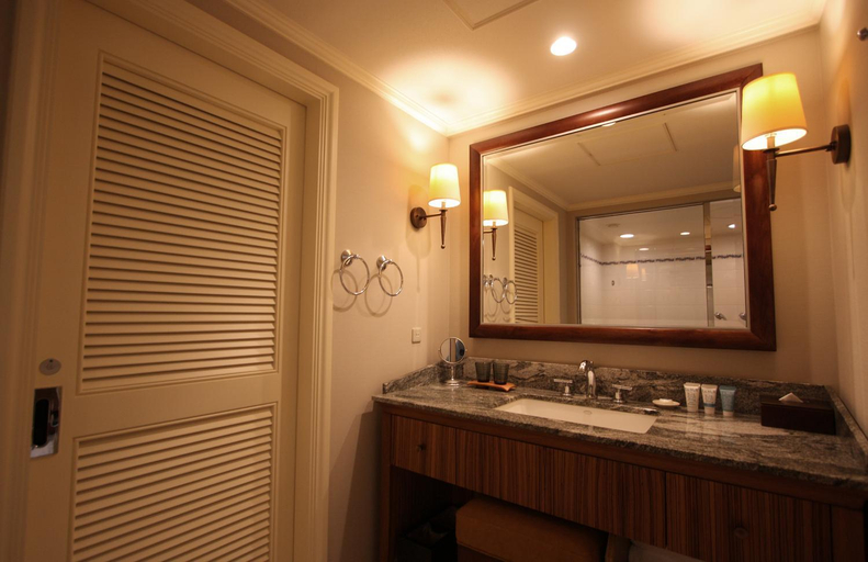 Bathroom 5, Hotel Nikko Alivila, Yomitan