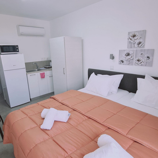 Room 4, 100 AN - Napa Living 23