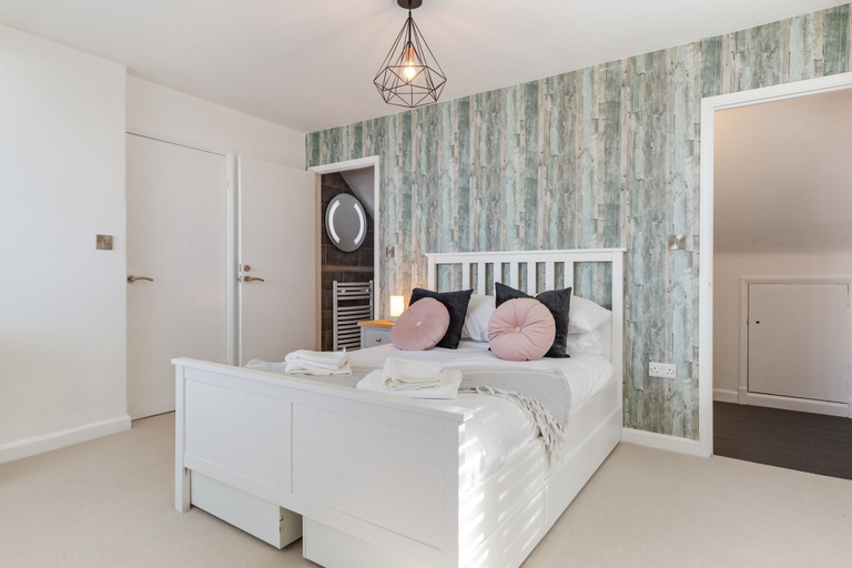 Bedroom 3, Glynmar - Sea Glimpses, Hot Tub, Pool Table, Pembrokeshire