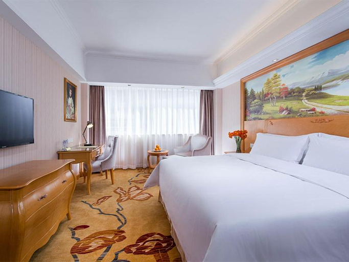 Bedroom 2, Vienna Classic Hotel Shenzhen Luohu Port Guomao Railway Station, Shenzhen
