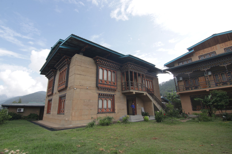 Exterior & Views