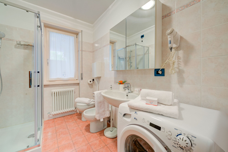 Room 4, Casa Karin in Riva del Garda, Trento
