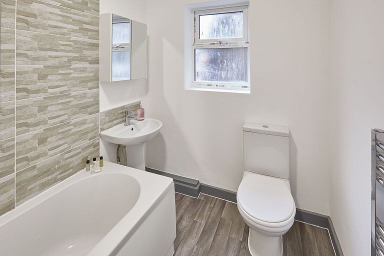 Bathroom, Host Stay Apartment 1 Clarendon, Redcar and Cleveland