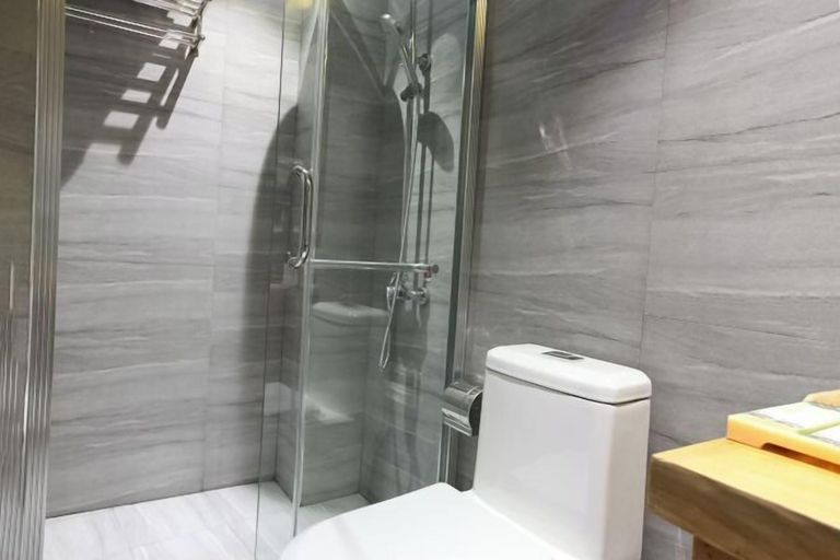 Bathroom 4, Banmu Yuntian Inn, Xiangxi Tujia and Miao