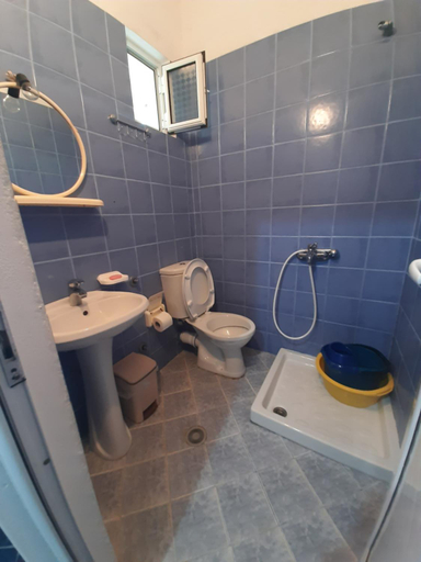 Bathroom 3, Tophill Apartments, Sarandës