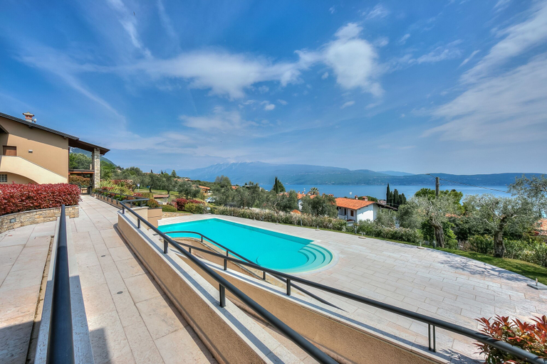 Room 1, Borgo Belvedere Apartment With Lake View, Brescia