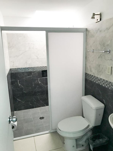 Bathroom 5, Mona Inn, Mazatlán
