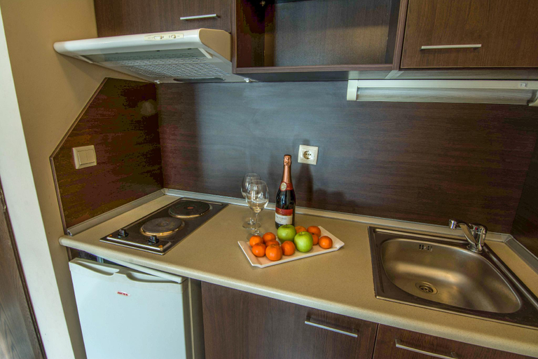 Others 2, Banderitsa Apartment in Bansko with queen size bed and kitchen n5181, Bansko