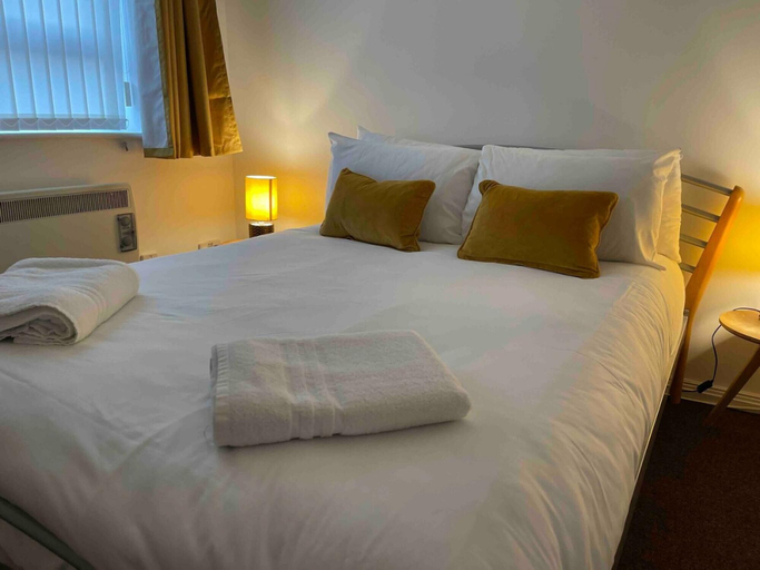 Room 5, Princess Gardens Liverpool Accessible - Infinity, Sefton