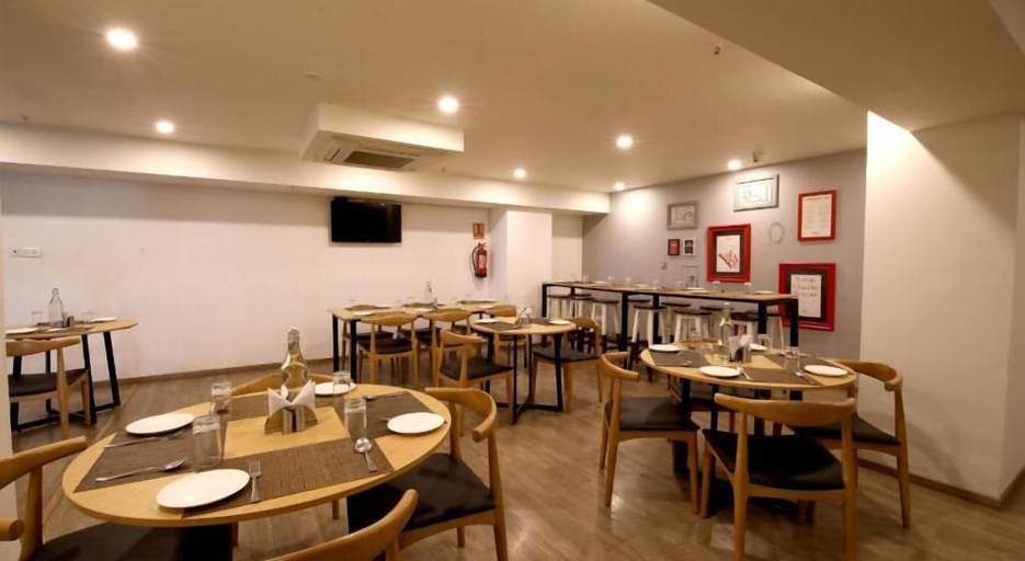 Food & Drinks 4, CRAYON HOTELS, Gandhinagar