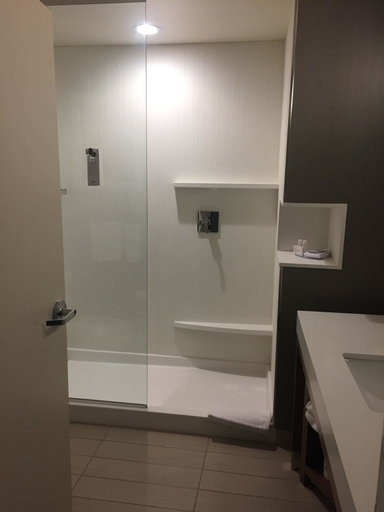 Bathroom 5, Courtyard Bay City, Bay