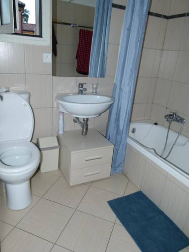 Bathroom, T3 Duplex tout confort - piscine - proche plage - 6 personnes, Haute-Corse