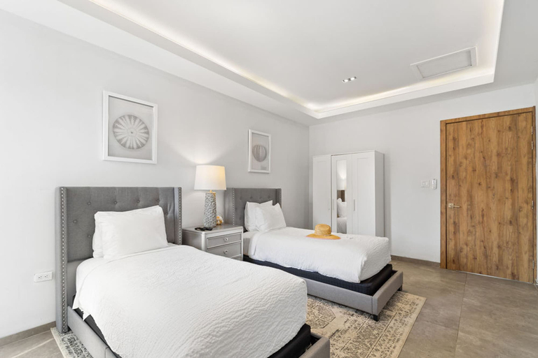 Bedroom 3, NEW Modern Villa Jacuzzi Pvt Pool Close2beach