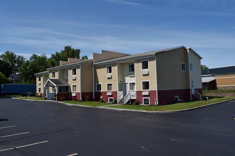 Others 3, Budget Inn Ontario, Wayne