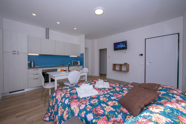 Room 5, Appartamento Blu in Riva del Garda, Trento