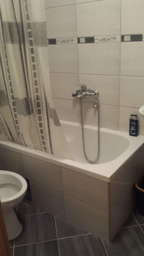 Bathroom 3, Prenociste na Drini Foca, Foča