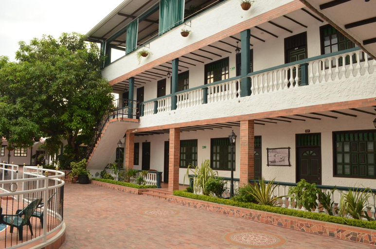 Exterior & Views