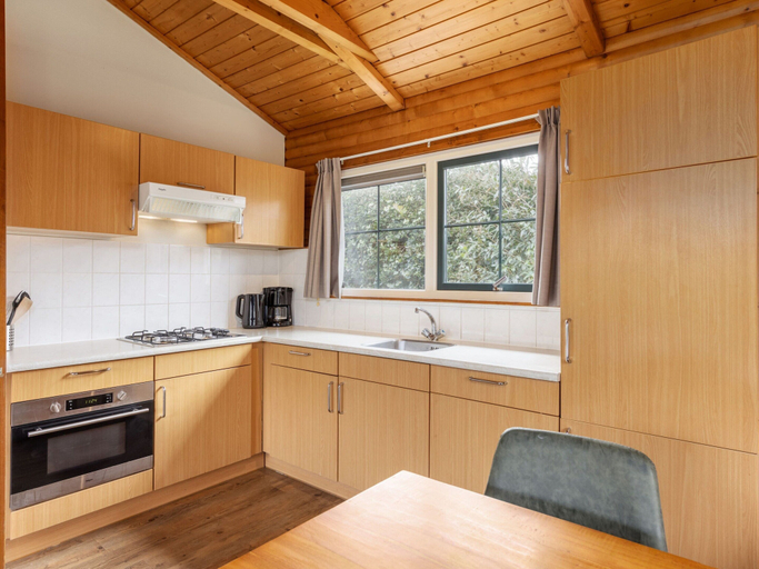 Private kitchen, Bungalow in Veluwe Near Harderwijk, Putten
