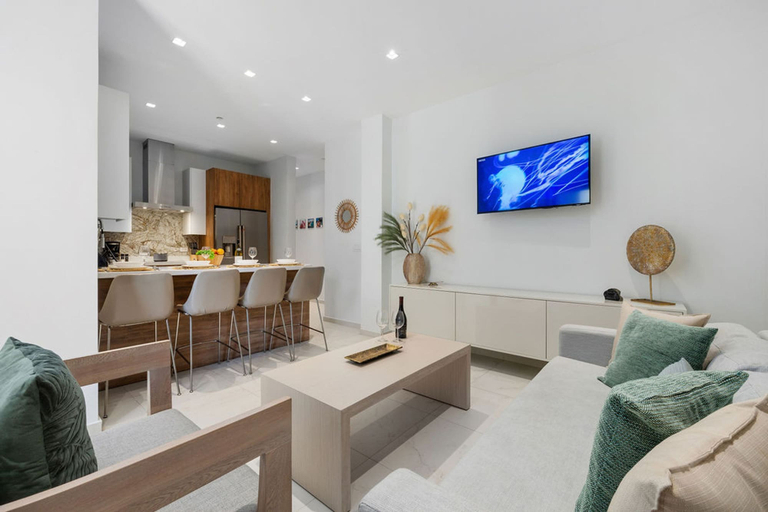 Others 5, 2BR 2BA Top Floor Corner w Amazing Views Gym