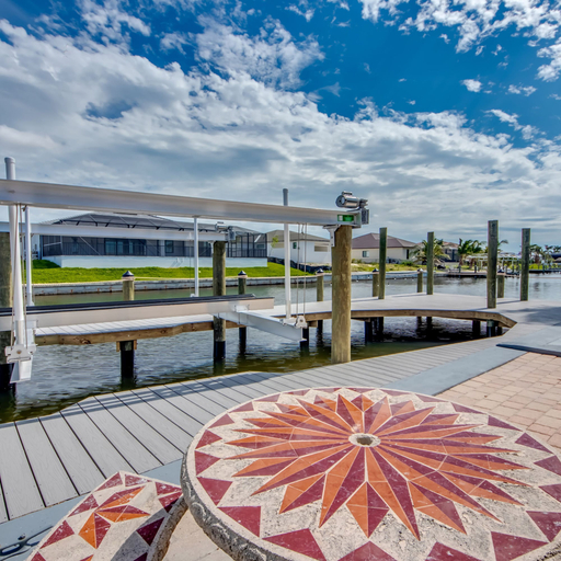 Room 4, Golden Globe - Luxury on the Canal With Pool spa, Lee