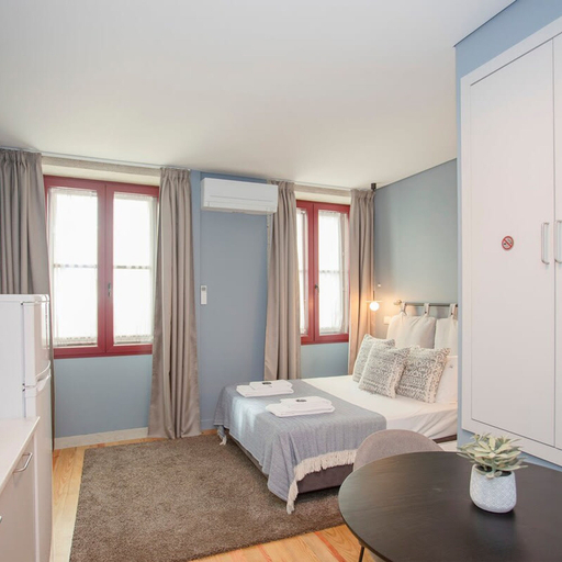 Room 2, Liiiving in Porto Historic Cl Rigos Studio - 1F, Porto