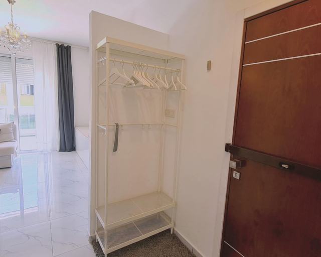Room 5, 98 LIM - Stay W Apartment