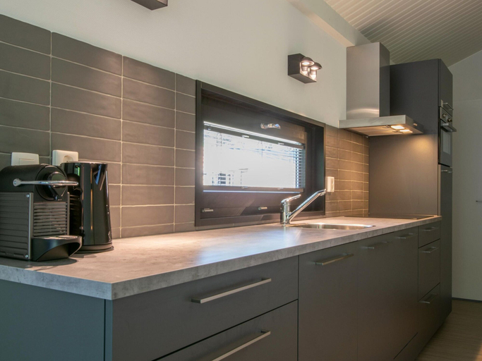 Private kitchen, Chalet in Eindhoven near Bospark t Wolfsven, Mierlo