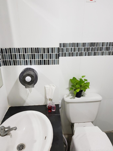 Bathroom 10