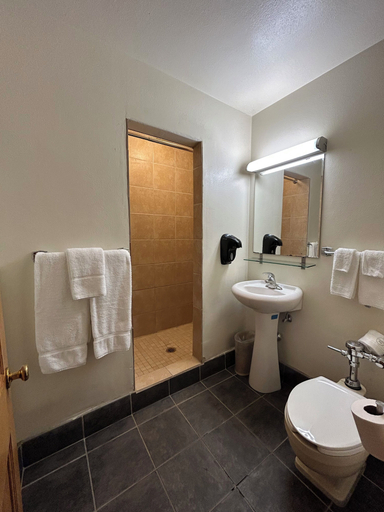 Bathroom 5, Valued Stay Mayflower, Dane