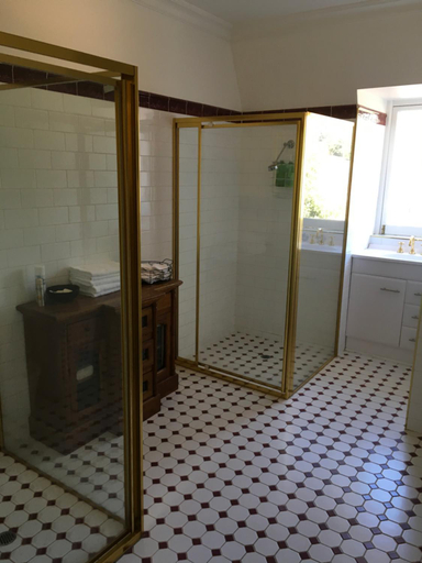 Bathroom, Healesville Grand Hotel, Yarra Ranges - North