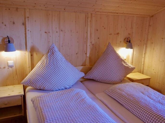 Room 5, Holiday Apartment Almstuberl, Weilheim-Schongau