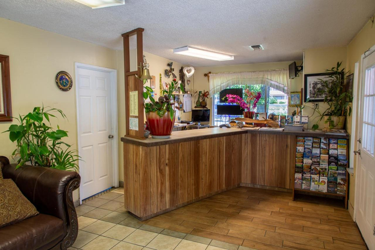 Public Area, Sis Q Inn, Siskiyou