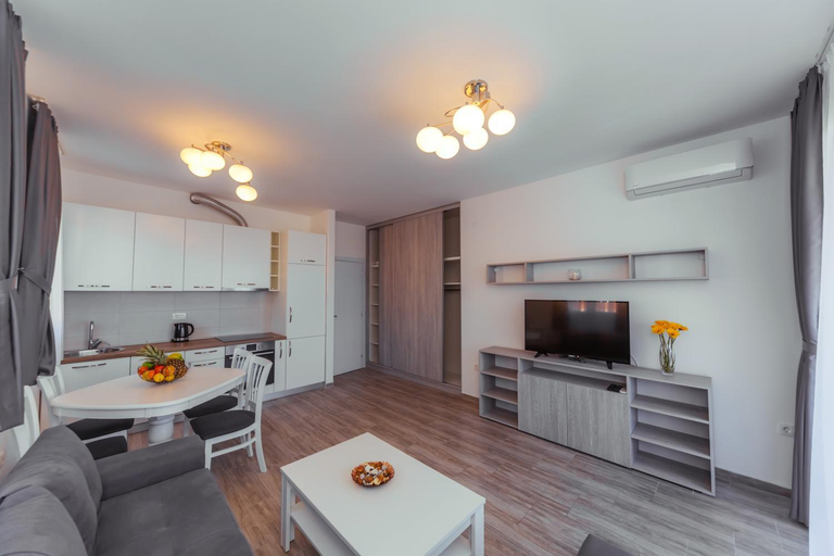 Shared lounge/TV area