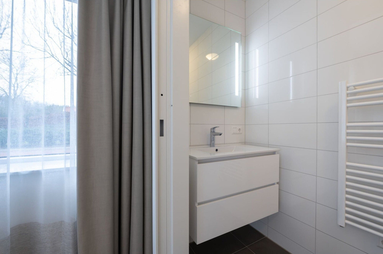 Bathroom 3, Marine Apartment in Kamperland, Noord-Beveland