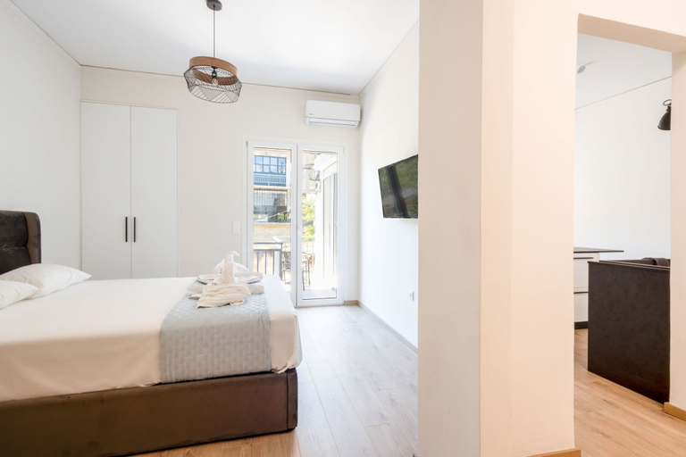 Room 4, Elegance Suite Stunningly Renovated, Attica